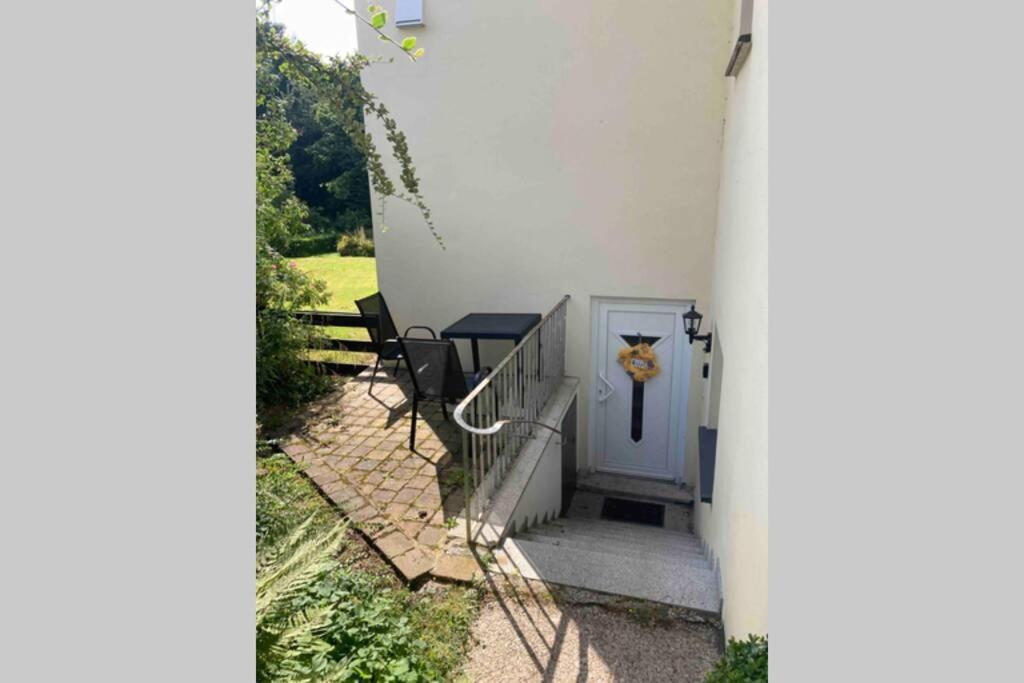 Wunderschoene Komplett Neu Eingerichtete Wohnung Emmerthal Exterior photo